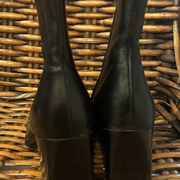 Amanda Smith Black Leather Heeled Ankle Booties  in size 7. Great condition - Picture 4 of 16